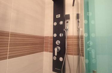 STUDIO NEUF PARKING SECURISE Direct CDG et PARIS CENTRE Parc expo Villepinte & Arena Grand Paris - Foto 18