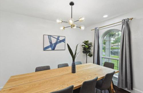 5-BR Relaxing Retreat with Pool Hot tub Fire Pit - Foto 9