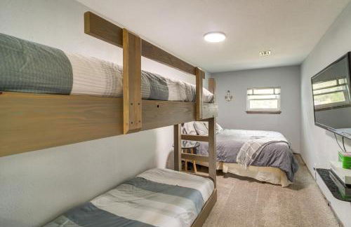 Lakefront Eufaula Cabin with Fire Pit and Private Dock - Foto 23