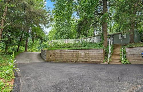 Quiet Cottage In The Woods, with Hot Tub! - Foto 32