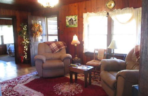 Historic cabin off I-77, views, antiques, Wi-fi, wonderful experience for 2! - Foto 13