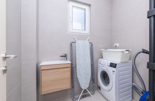 Familiy Villa Navis with heated pool - Photo 106