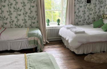 The Pink House - Photo 3