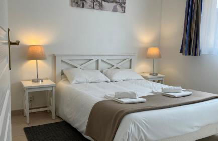 F50 Ferme de Deauville 1 CH rez-de-jardin avec escalier - Photo 3