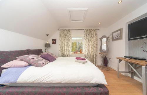 6 bedrooms beautiful home 3 bathrooms, quiet location with garden near Legoland Windsor Heathrow - Foto 48