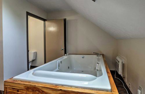 Burkesville Apt w/ Deck, Views & Pool Access! - Foto 10