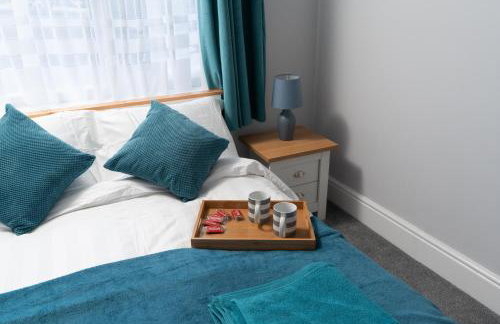 Large newly refurbished modern house, part sea views, south facing garden, parking - Photo 11