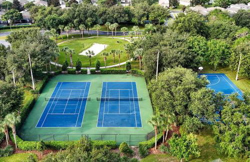 Spring Break Awaits Disney Close Pool Slides Fun - Foto 34