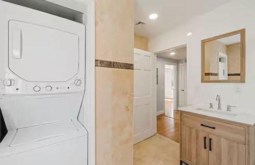 Jennifer's Cozy Apt Near Brown w In Unit Laundry - Foto 18