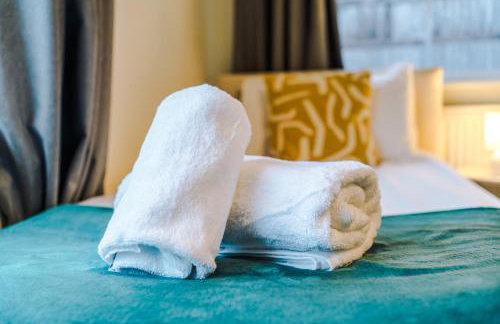 3BR Home Sleeps 6 Perfect for Short and Long Term Stays - Foto 78