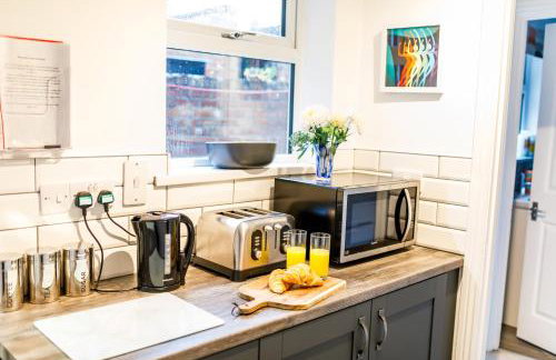 Bright and Well-Kept 3-Bed Property! Free Parking - Foto 20