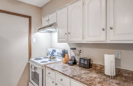 Minutes from the Airport - Wonderful Warrington - Photo 65