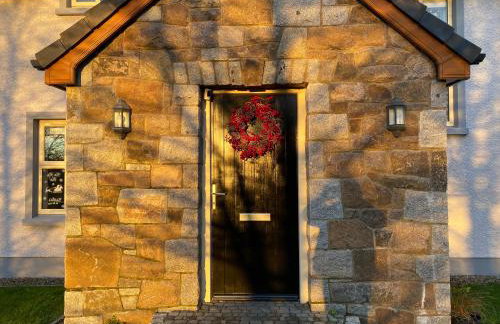 Rostrevor Valley 6-Br Sleeps 20 w Hot Tub & View - Photo 38