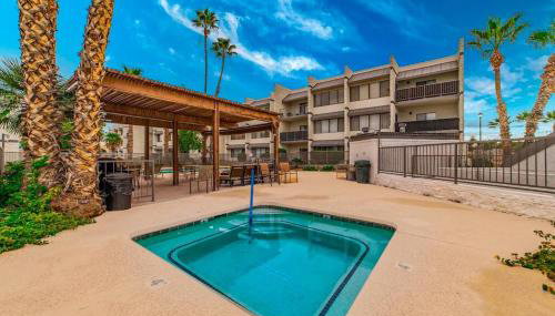 Bright Eastside 2BD 2BA Retreat w Pool and Parking - Foto 5