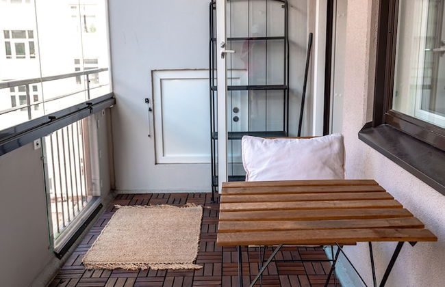 2ndhomes Modern & Cozy 2BR Apt w Balcony - Foto 19