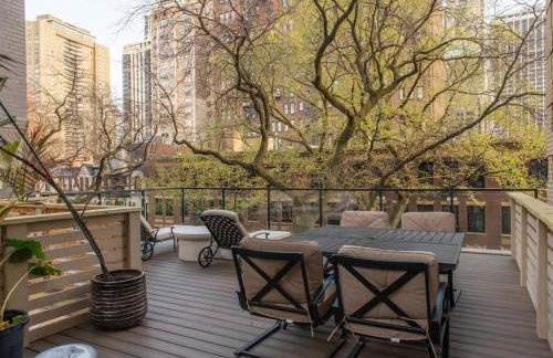 Luxury Gold Coast Penthouse with Deck & Views - Photo 5