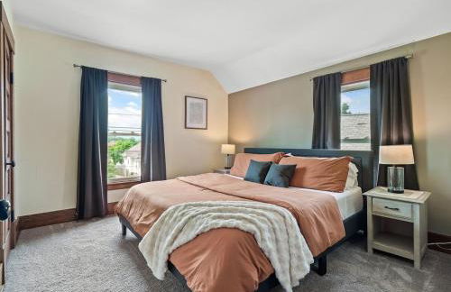 Entire Duplex w Historic District and Sleeps 12 - Foto 2