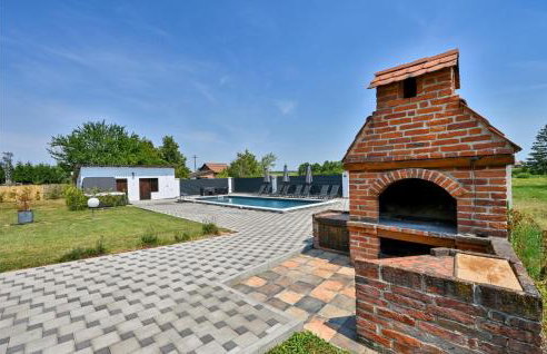 Gorgeous Home In Krizevci - Photo 10