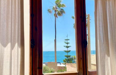 GATU Villa Cielo y Mar junto la playa, terraza , wifi y vista al mar ," Preferente mayores de 25 años y familias " - Foto 10
