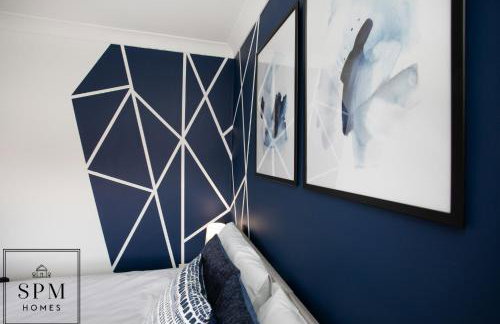 Large 3 Bed House - Long Stays Welcome - Smart TVs in Each Bedroom - Parking - Wifi - Foto 2