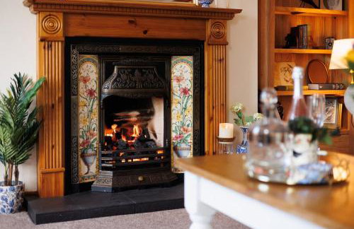 Saintfield Centre - Sleeps 8 - Garage & patio - Foto 5