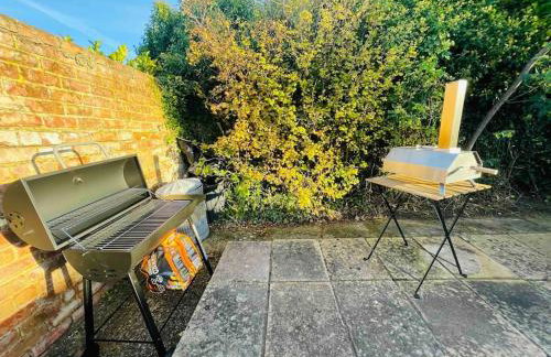 Gorwel is an Art Deco 1930s villa with sea views - Foto 18