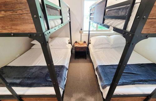 Magazine-Featured Mansion, Golf Green, Casino, etc - Foto 35