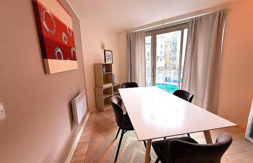 Cosy Two Bedroom Riverside Apartment - Foto 8