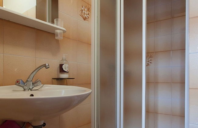 Cozy Apartment in Malinska near Sea - Foto 10