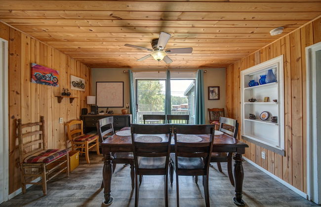 Moonshiner's Cabin Minutes From Two Wheels! - Foto 8