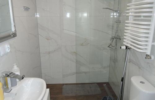 Holiday House near Emerald Lake Wapnica - Foto 10