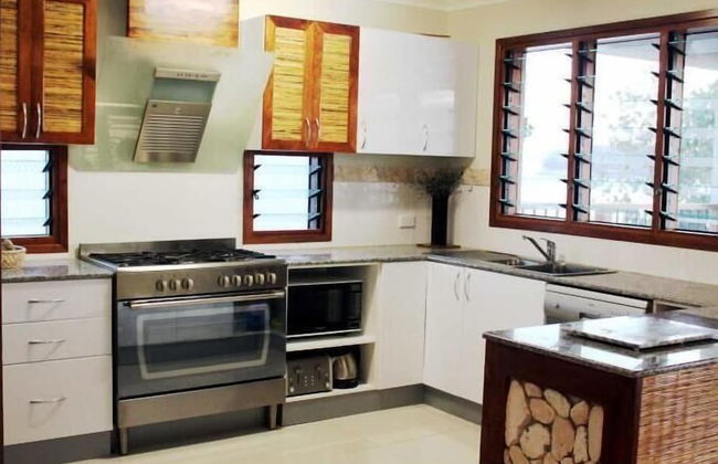 Vanuatu Beachfront Apartments - Photo 14