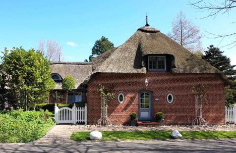Sky & Sand Homes Sturmmöwe I Reetdach-Refugium mit Parkgarten in SPO - Photo 1