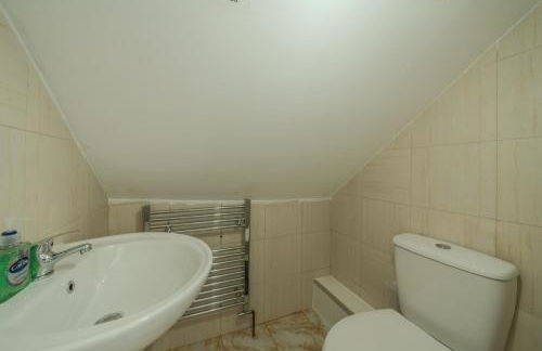 Modern 4-Bed Retreat in Prestwich, Perfect for Weekend Getaways - Foto 22