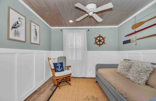 Beachglass Cottage - Family Friendly Kids and Pets - Photo 11