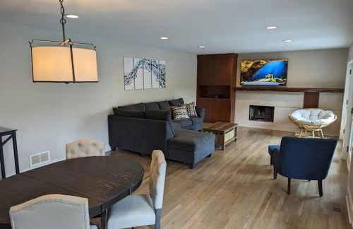 Candlewood Lake -Family Getaway, Lakefront 3775 sqft Home - Foto 3