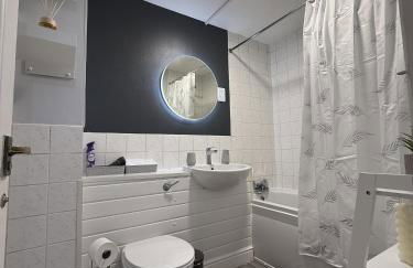 Spacious 2BR Greenwich Apartment , Free Parking, 2 mins to DLR & Shopping - Foto 10