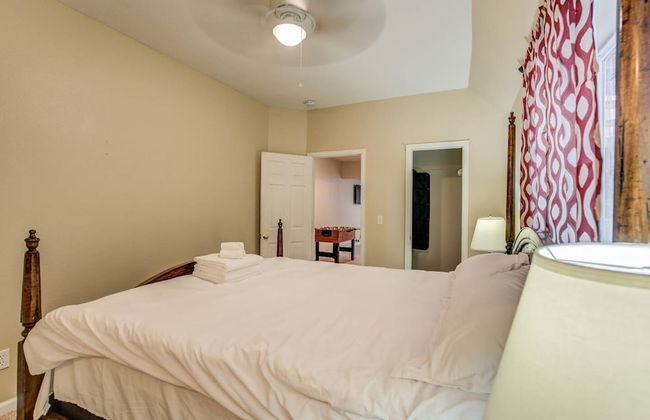 Pet-friendly 4 BR Family Stay Near Downtown - Foto 4