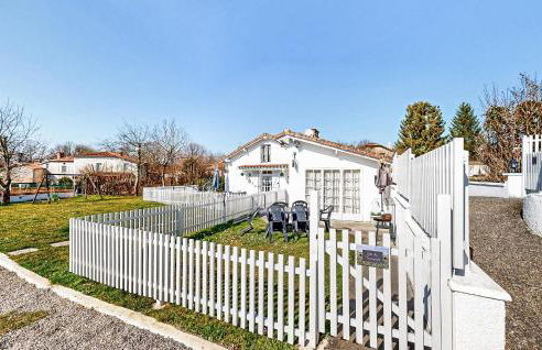 2 Bedroom Cozy Home In Oradour-Fanais - Foto 1