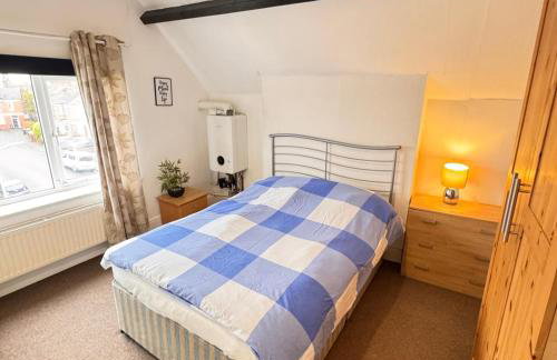 BUDGET APARTMENT - quiet, compact, FREE PARKING & WiFi easy access to Cardiff - LONG TERM OFFER! - Foto 9