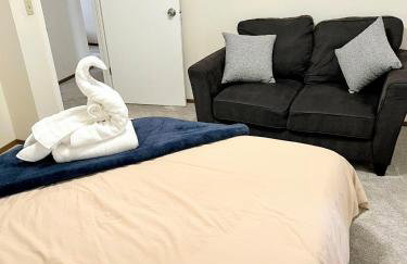 Spacious Downtown 2-bdrm Apartment - Photo 33