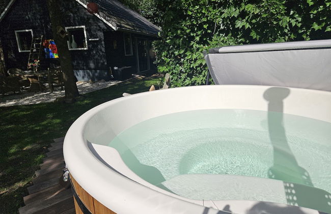 Atelier House With hot tub - Photo 16