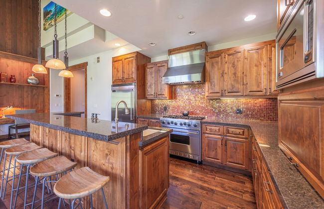 Lux Townhome Next to Village by Sierra Getaways - Photo 12