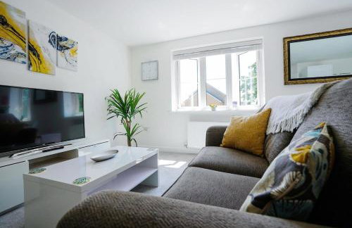 Premium Central 2 Bedroom Apartment Near Station with 2 Parking Spaces - Foto 1