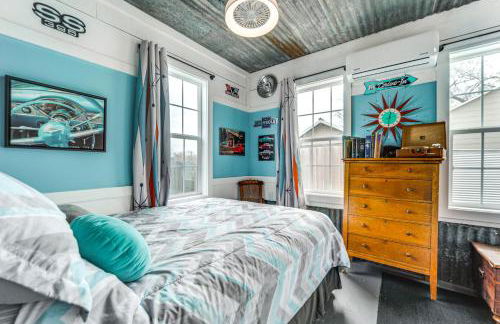 Fifties Diner-Style Llano Home with Shared Fire Pit - Photo 14