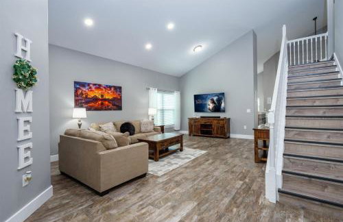 Gorgeous Modern 6BR South Facing Private Pool Hot Tub BBQ Theater 2 Miles Disney - Foto 11