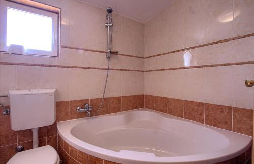 Charming villa Nera with pool and hydromassage near the beach - Foto 38