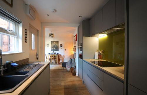 Vibrant 2 Bed, 2 Bath Home, Just Minutes to Town! - Foto 18