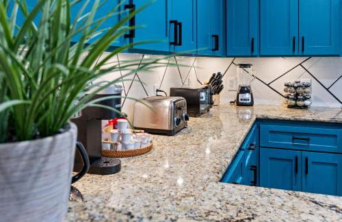 Modern 3-Story Townhome w Pool Table, Sleeps 10 Near Stadiums - Foto 48