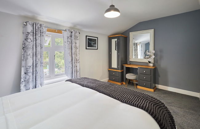 Host Stay Castle View Cottage - Photo 12